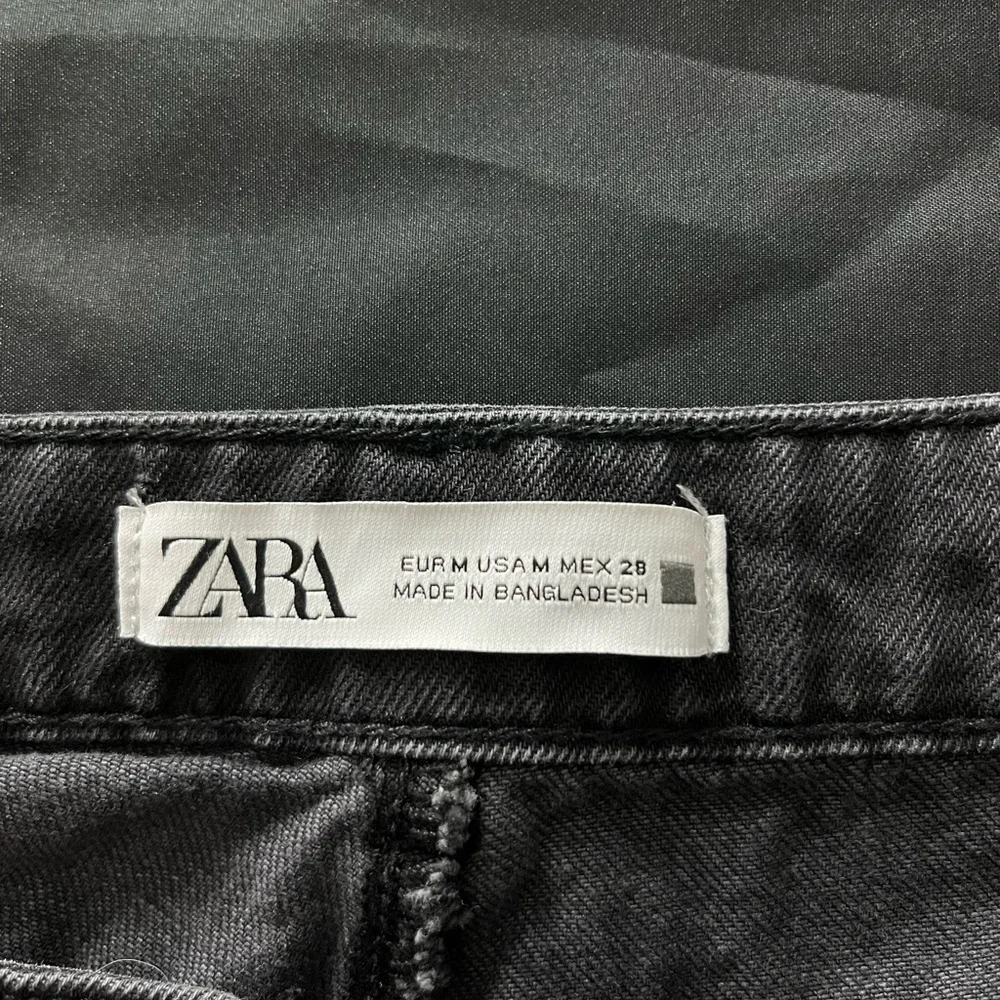 Zara black  Frayed Jean Shorts denim medium - Picture 5 of 5